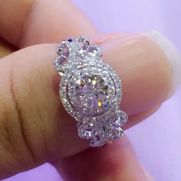 New Women’s 925 Silver Round Cut Diamond Ring - Picture 4 of 6